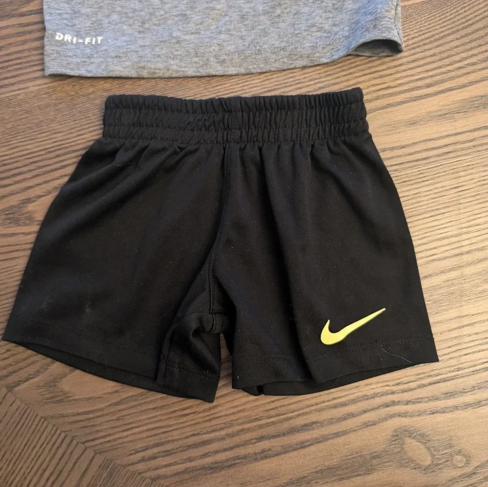 ✨5 For $50 Nike Gray and Black Dri-FIT Kids Set 12 Months